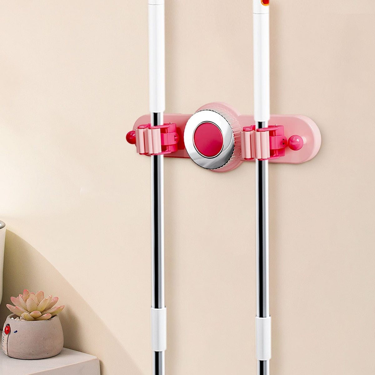 علاقة حائط للعصي والمناشف – قطعتان ضغط وعلاقتان — Wall-Mounted Mop and Towel Holder – 2 Grips and 2 Hooks