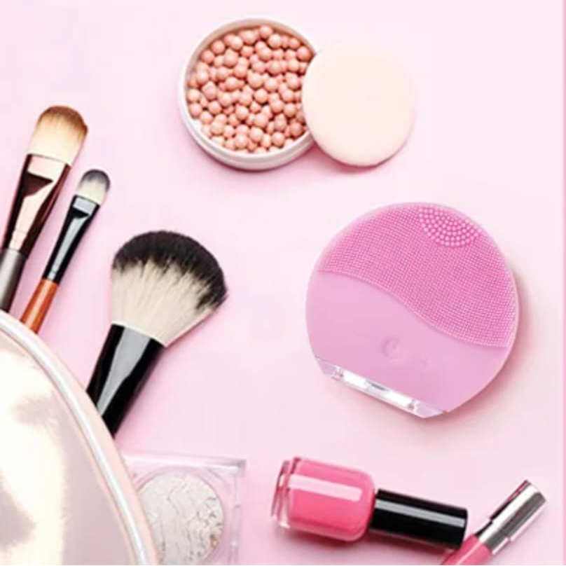 مكنة فوريو لتنظيف الوجه — Rechargeable Silicone Facial Cleansing Brush