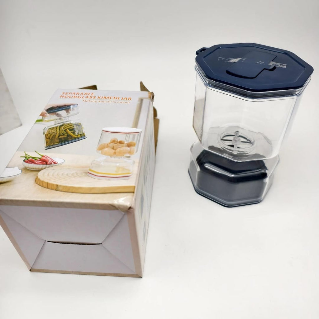 مرطبان زيتون ومخللات بفاصل للسوائل وشوكة قابلة للطي – 10 × 10 × 15 سم — Pickle and Olive Jar with Liquid Separator and Folding Fork – 10 × 10 × 15 cm
