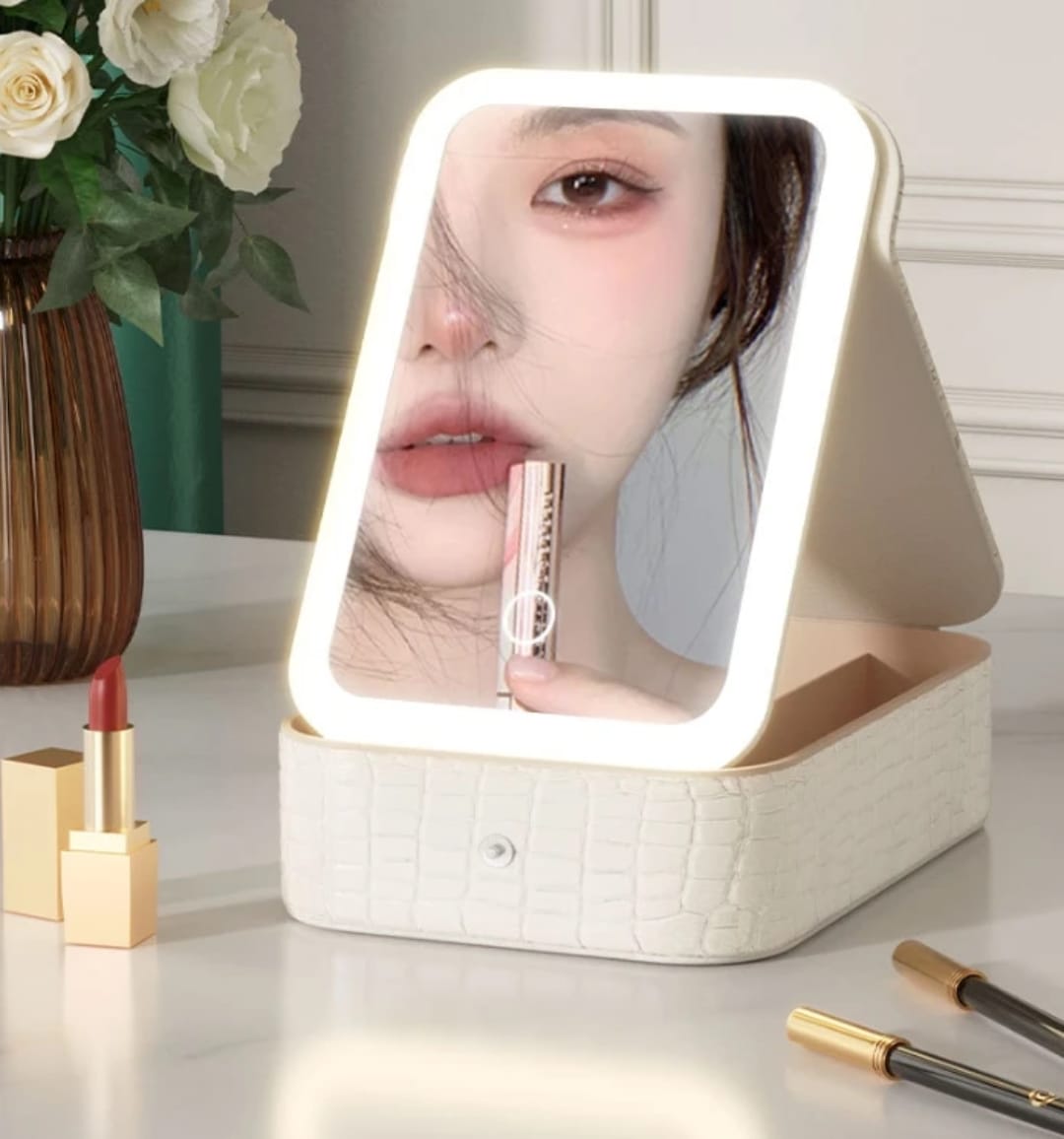 حقيبة مكياج مع مرآة LED و4 خانات قابلة للتعديل — Makeup Case with LED Mirror and 4 Adjustable Compartments